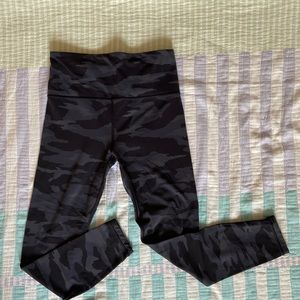 Athleta black camo Elation 7/8 tight, size S